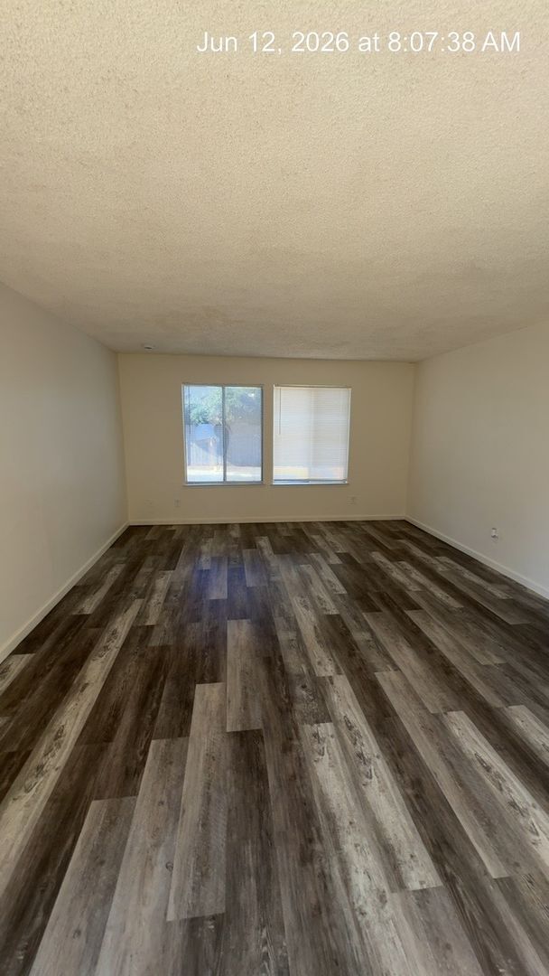 Building Photo - Charming unit ready for rent!