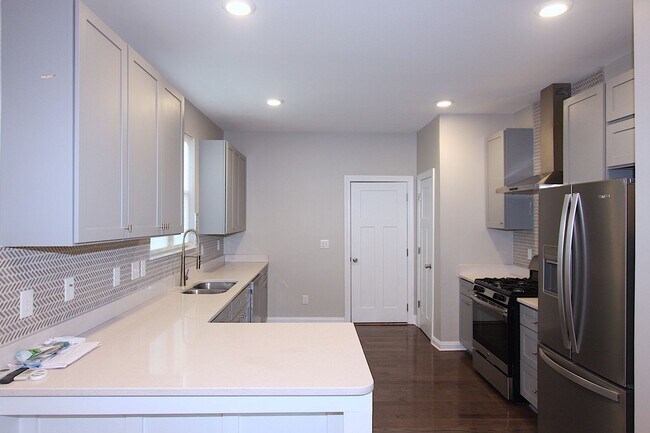 Building Photo - Modern Style Home in Downtown Durham!