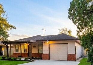 Building Photo - 3901 Woodrow Dr