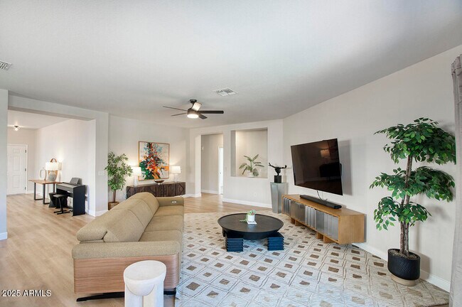Building Photo - 1302 E Milada Dr