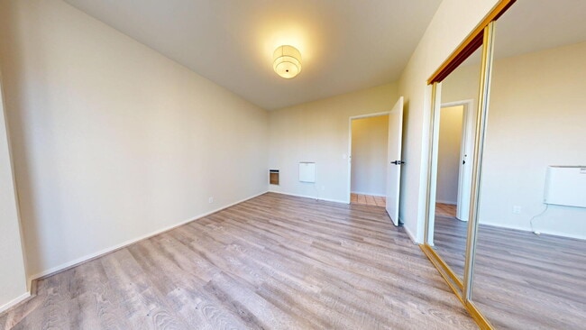Building Photo - Gorgeous Remodeled 3BD/2BA with Parking & City Views in Nob Hill