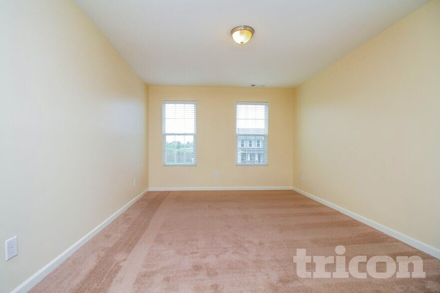 Building Photo - 771 Nelms Dr