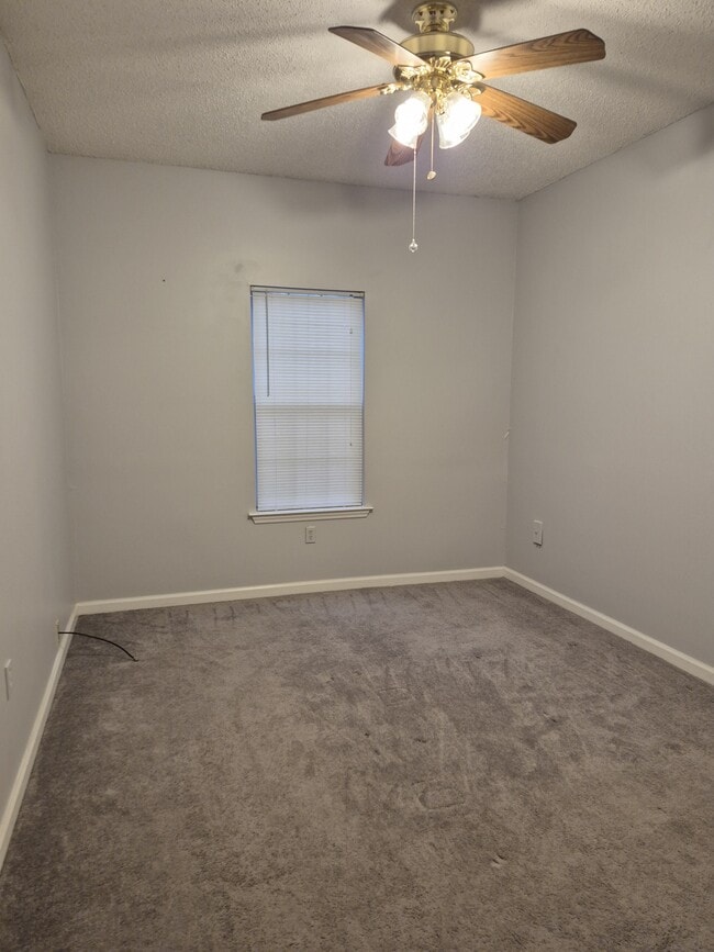 Building Photo - 1921 Gornto Rd