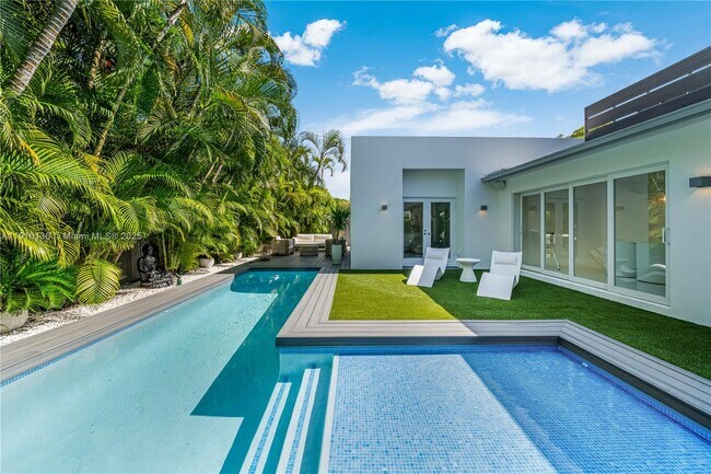 Building Photo - 475 Woodcrest Rd