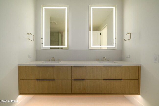 Building Photo - 4849 N Camelback Rdg Dr