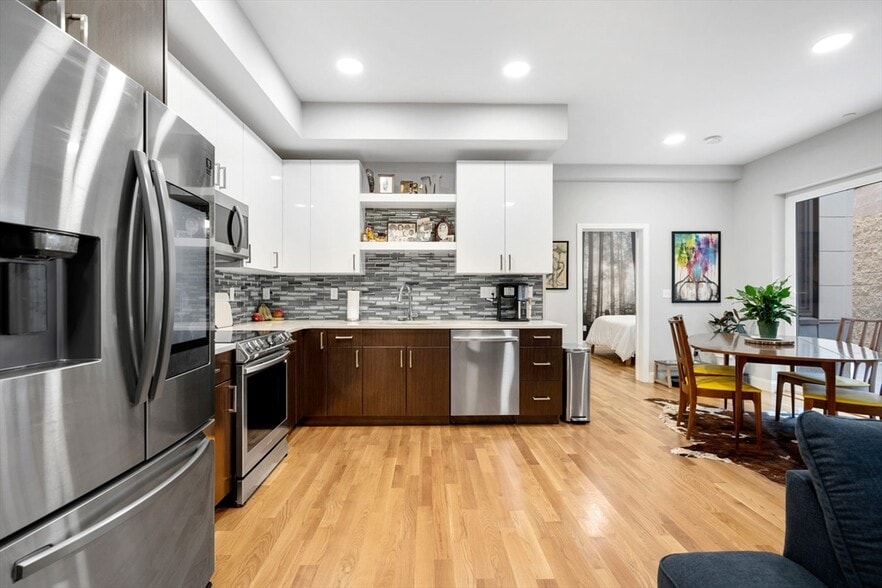 Building Photo - 10 Taber St