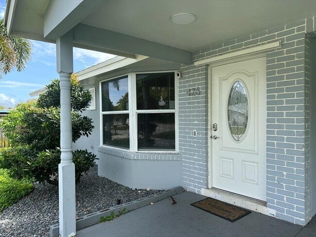 Building Photo - 426 SW 8th Ave