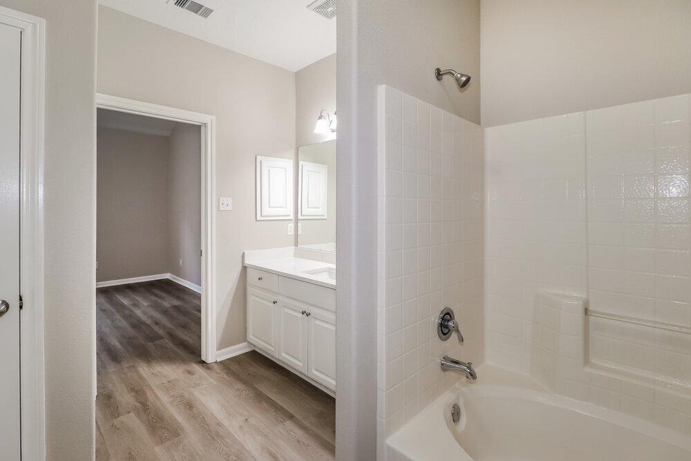 Building Photo - 999 Arbor Way