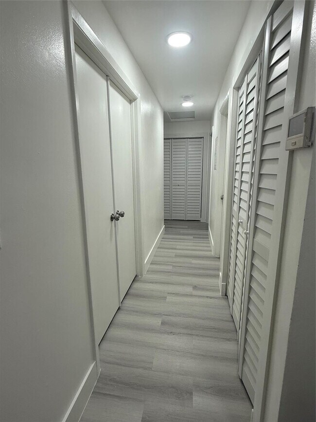 Building Photo - 3037 NW 92nd Ave