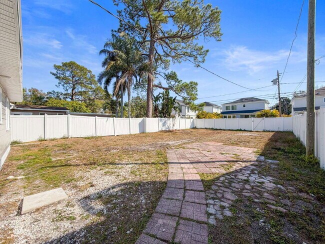 Building Photo - 768 49th Ave N