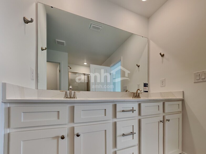 Building Photo - 106 Slice Dr