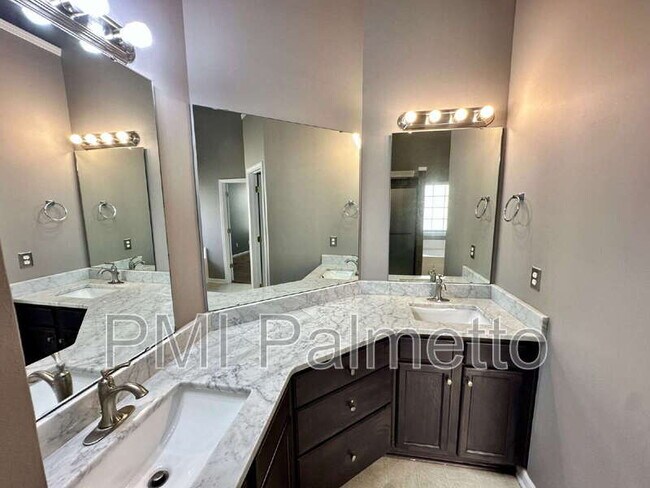 Building Photo - 303 Buckthorne Dr