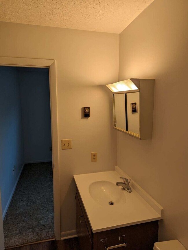 Building Photo - Apartment for Rent