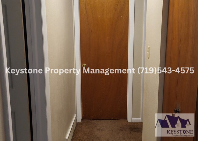 Building Photo - Sunset Park Rancher 3 Bedrooms/3 Bathrooms...