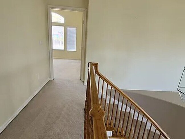 Building Photo - Spacious 4 Bed 3 Bath Home with a Pool!