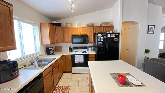 Building Photo - 3249 E Kristal Way