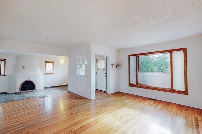 Building Photo - 1314SF Ridgecrest Brick 2 Bedroom  1 Bath ...