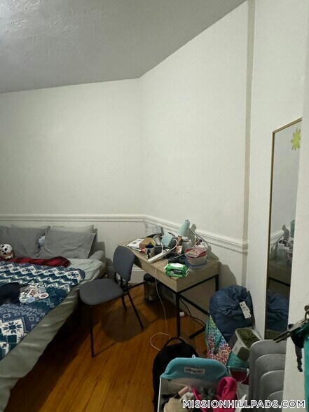 Building Photo - 74 Hillside St