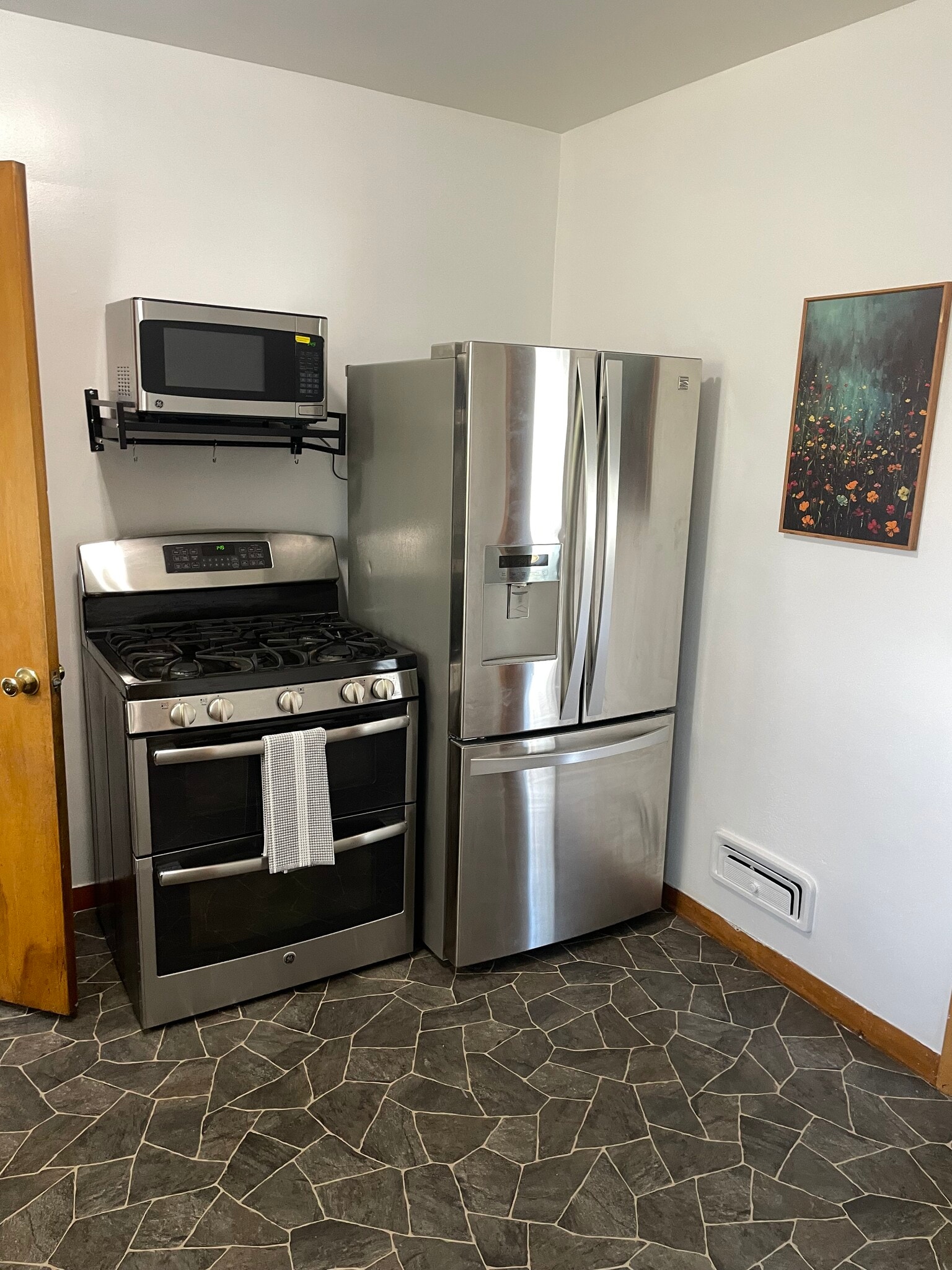 Building Photo - 1243 E Dover Ct