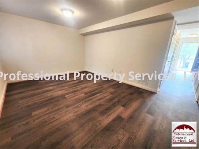 Building Photo - Nice Townhome in the North End of Town