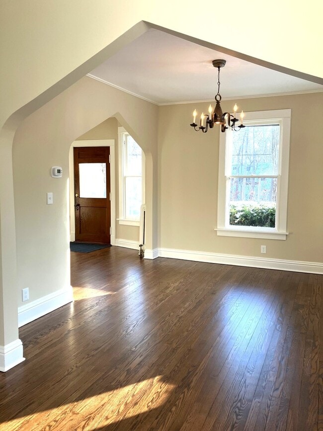 Building Photo - 544 Ravine Ave