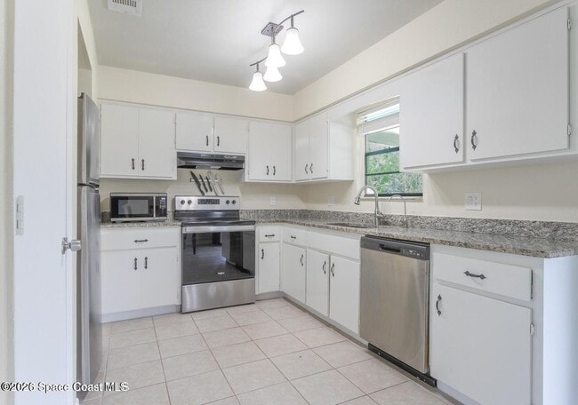 Building Photo - 1263 San Matio St