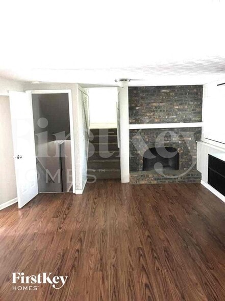 Building Photo - 2S383 Riverside Ave