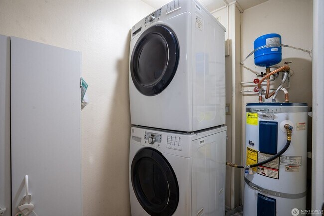 Building Photo - 230 SW Clark St