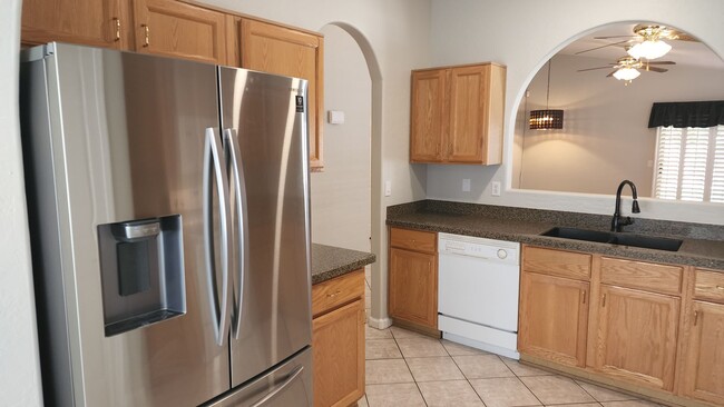 Building Photo - 3 Bedroom Home in Westbank Estates Near E ...