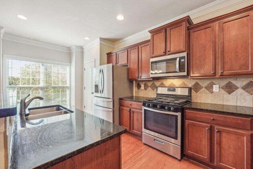 Building Photo - 3808 Fairhill Point