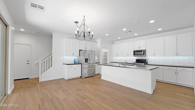 Building Photo - 20698 W Legend Trail