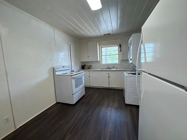 Building Photo - 7203 Porcher Dr