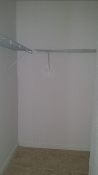 walk-in closet - 2719 SE 15th Pl