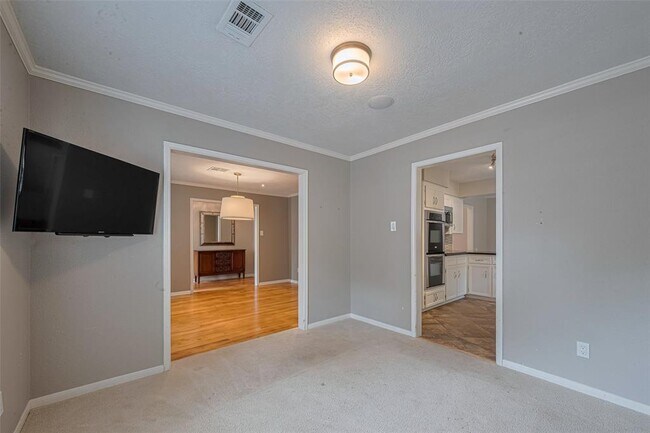 Building Photo - 927 Carlingford Ln