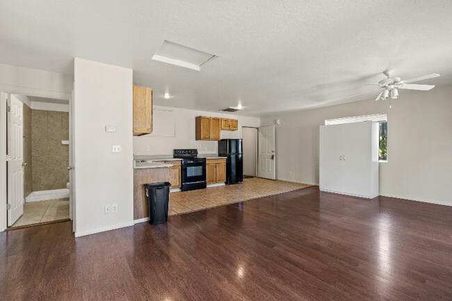 Building Photo - 1310 E Trevor Way