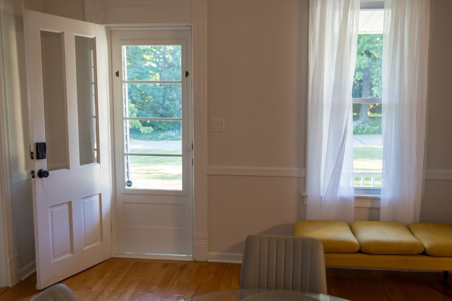 Building Photo - 5104 Abigail Dr