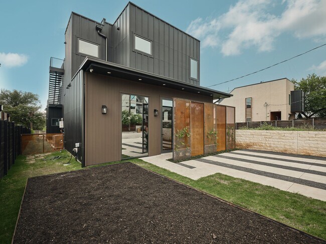 Building Photo - 412 Kemp St