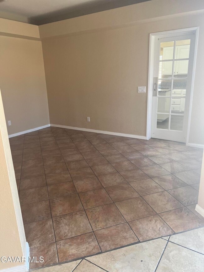 Building Photo - 325 Rainbow Terrace