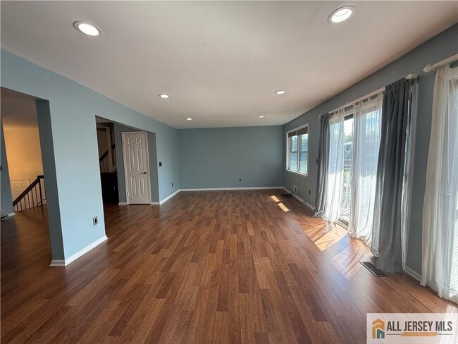 Building Photo - 2905 N Oaks Blvd