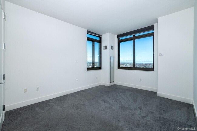 Building Photo - 175 Huguenot St