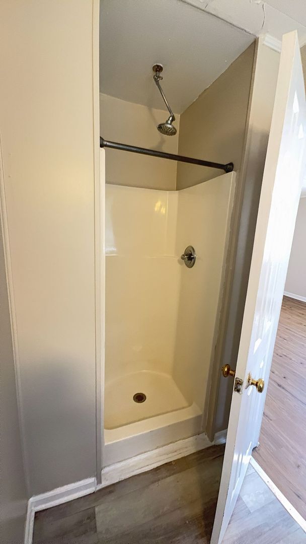 Building Photo - 104 Glenn St