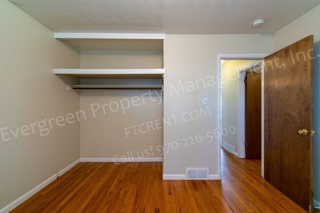 Building Photo - 1916 Larkspur Dr