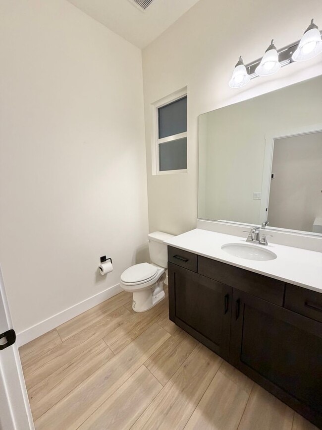 Building Photo - Beautiful 3 Bed Home!