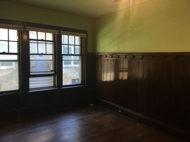 Building Photo - 1862 N Cambridge Ave
