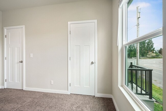 Building Photo - Recently Remodeled 3 Bedroom Home in Everett!