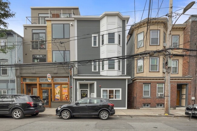 Building Photo - New 2BR2BA Condo in Jefferies Point with Backyard