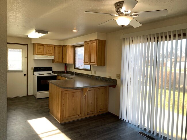 Building Photo - 2346 SW Umatilla Ave