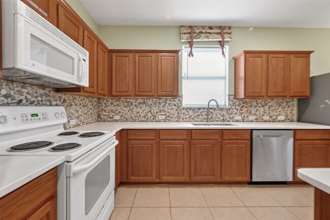 Building Photo - 3815 Pine Forest Green Blvd