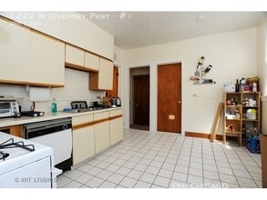 Building Photo - 1222 W Diversey Pkwy