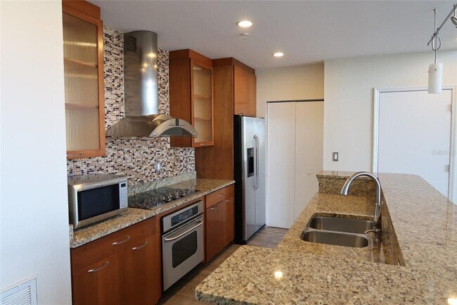 Building Photo - 1002 Channelside Dr